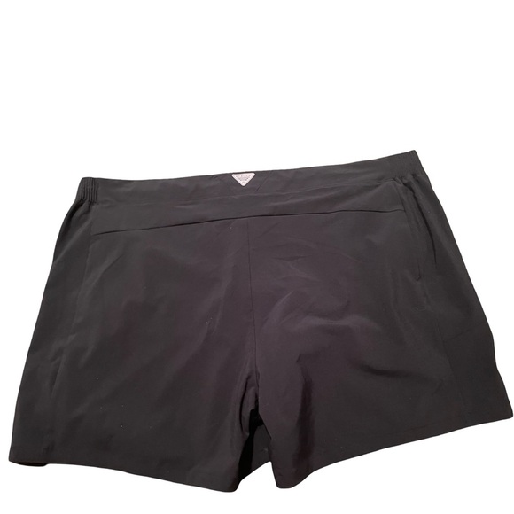 Columbia Plus size Sleek Black Athletic Shorts for Women - Picture 2 of 5